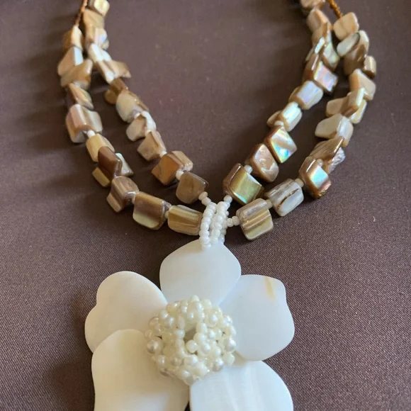 Mother of Pearl Shell Floral Island Necklace Jewelry Flower Tropical Vacation - Picture 2 of 10